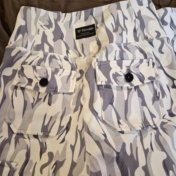 Stylish Gray Camouflage Leggings - Picture 6 of 7